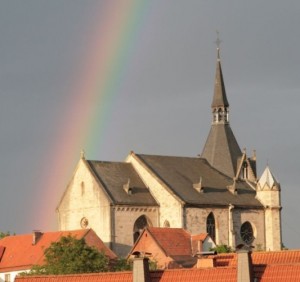 Die Nikolaikirche wird als die Perle der Frühgotik bezeichnet mit vielen Besonderheiten aus dieser Zeit.